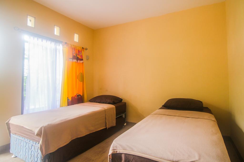 Hotel Cemerlang Baturraden Cameră foto